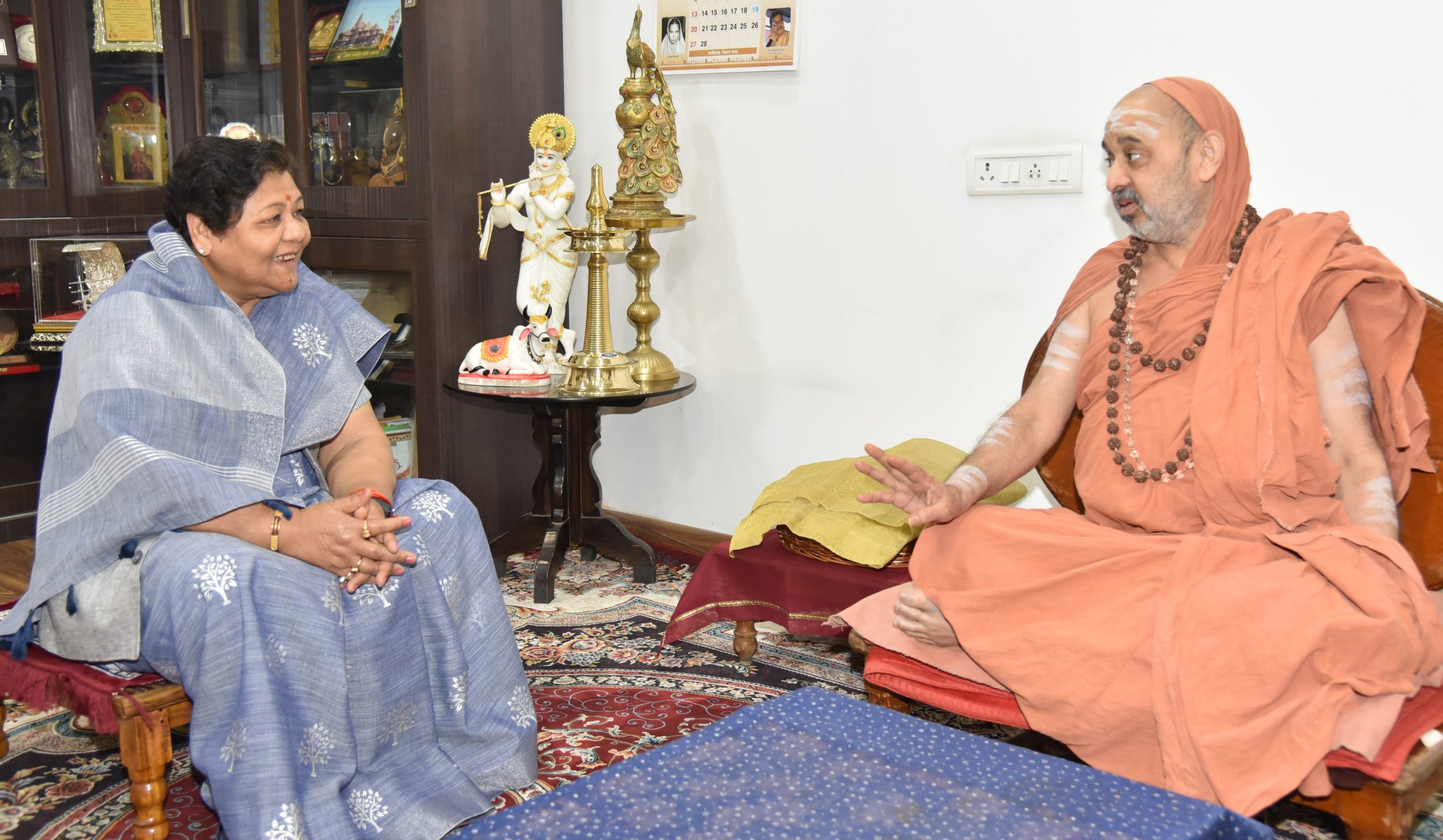  ​​​​​​​राज्यपाल से श्री जगत गुरू श्री श्री शंकर भारती महास्वामी ने की भेंट