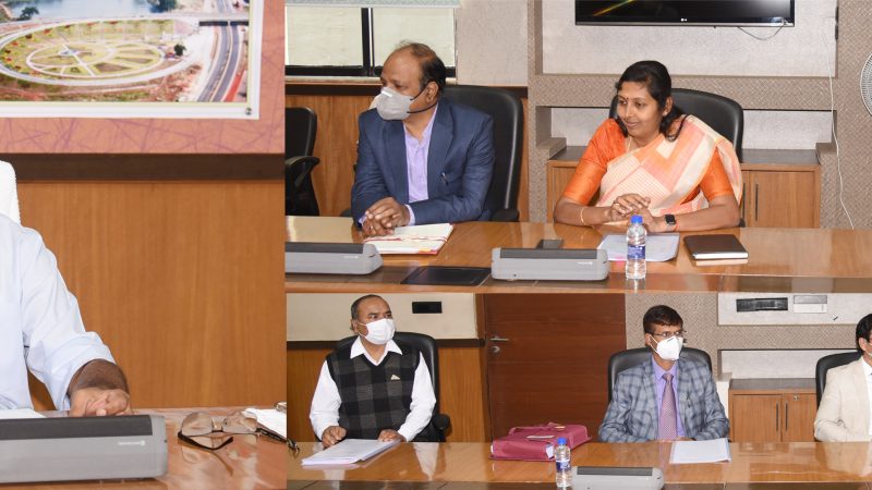 हाईकोर्ट के रजिस्ट्रार जनरल  संजय जायसवाल के साथ प्रतिनिधि मंडल ने मुख्य सचिव श्री अमिताभ जैन के साथ मंत्रालय महानदी भवन में बैठक कर हाईकोर्ट एवं …