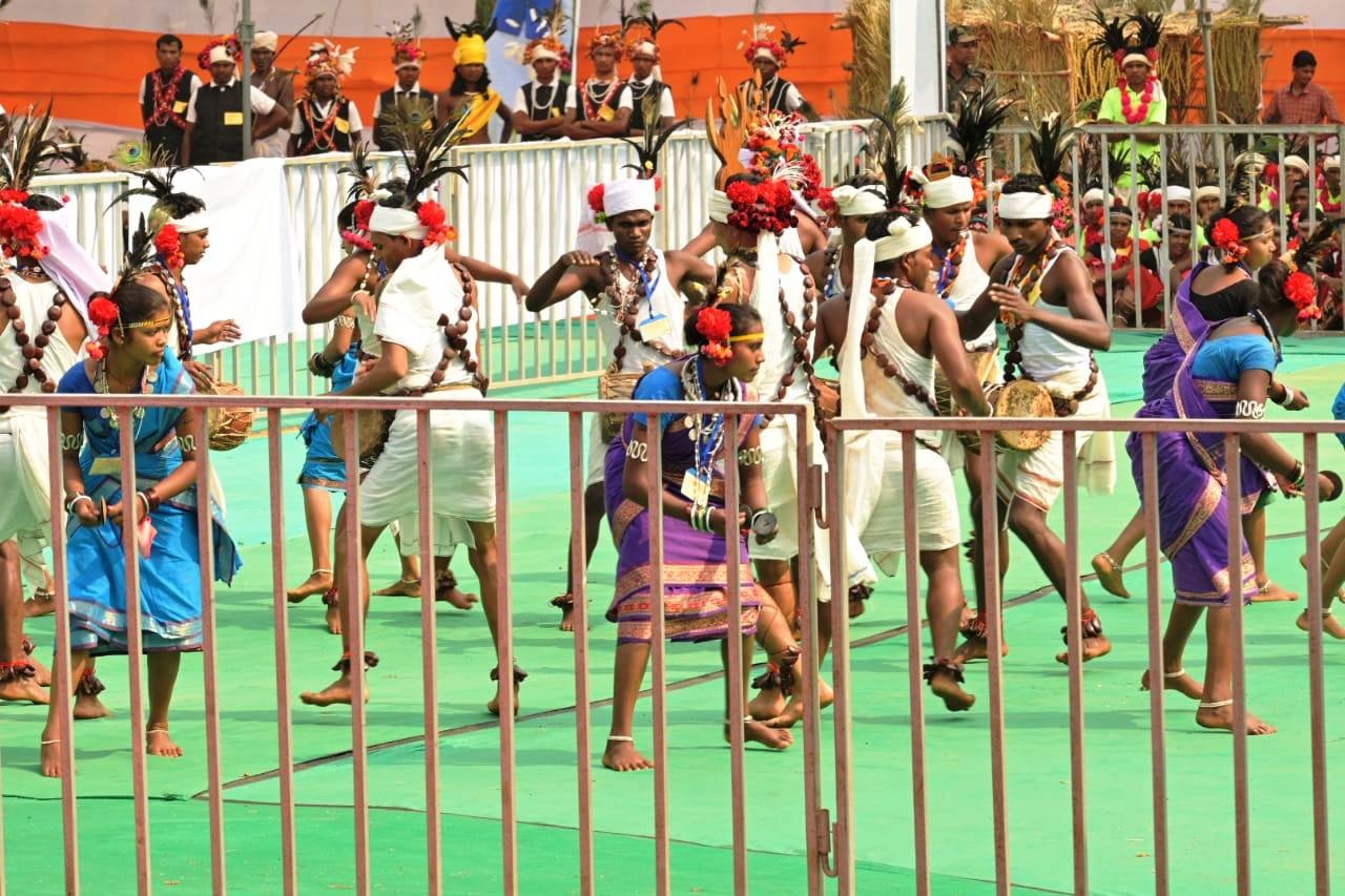 मुख्यमंत्री झलमलको लया-लयोर गोटुल रच्चा उत्सव में हुए शामिल