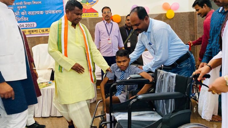 मंत्री लखमा ने आकाश संस्था में दिव्यांग बच्चों से की मुलाकात