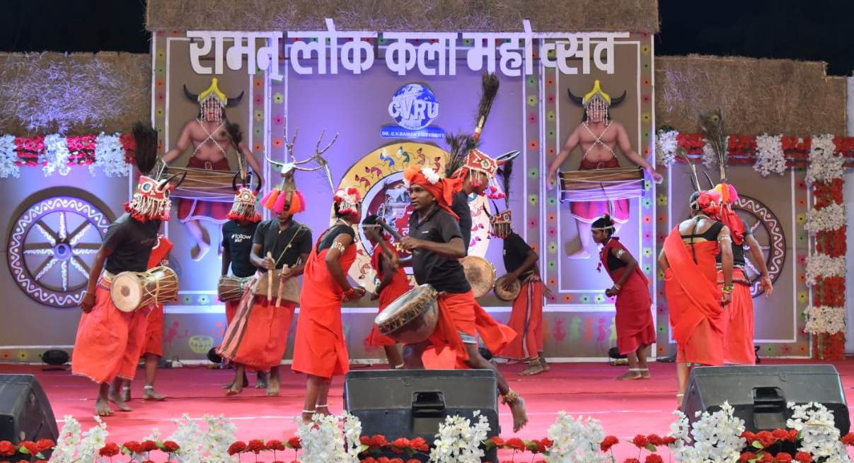 लोक कलाओं और आदिवासियों की समृद्ध संस्कृति को दें बढ़ावा : राज्यपाल उइके