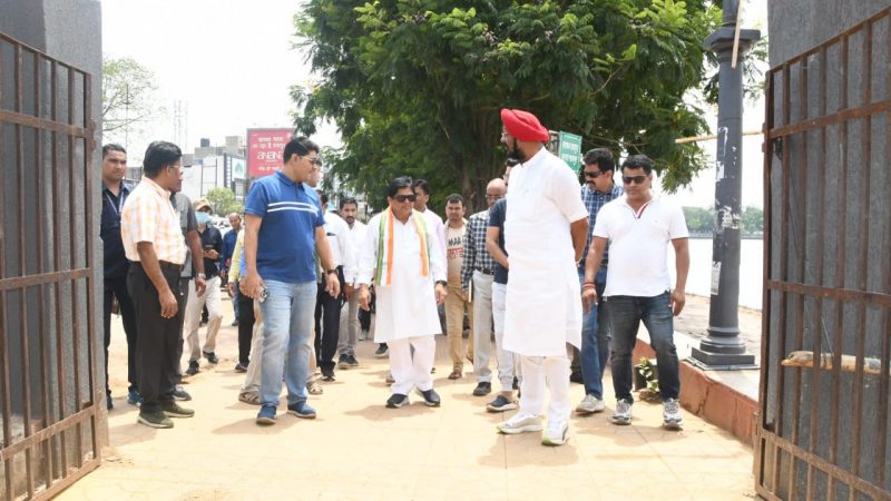 नगरीय प्रशासन मंत्री डॉ. डहरिया ने मरीन ड्राइव का किया आकस्मिक निरीक्षण
