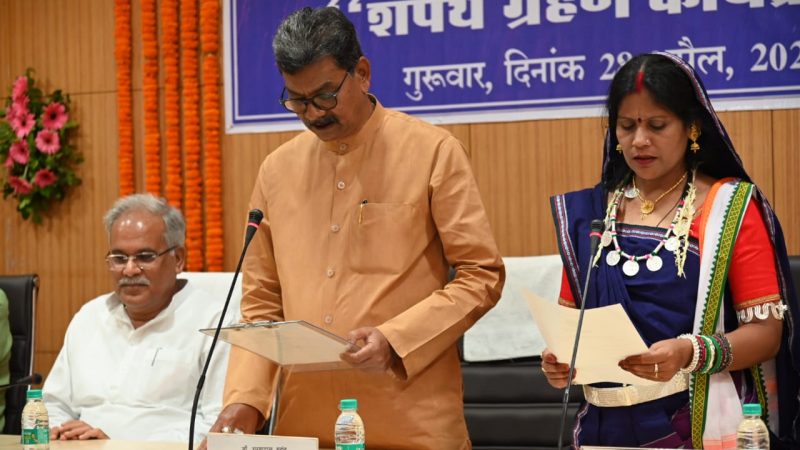 महंत ने खैरागढ़ विधायक यशोदा वर्मा को छत्तीसगढ़ी में दिलाई पद एवं गोपनीयता की शपथ