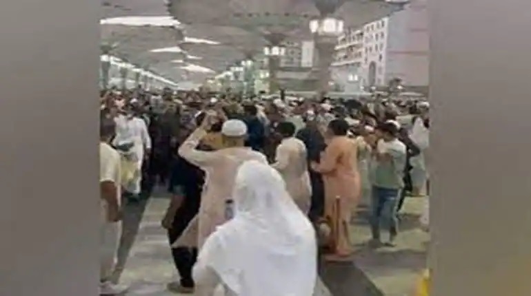 मदीना में पाकिस्तानी पीएम के डेलिगेशन को देखकर लगे चोर चोर के नारे