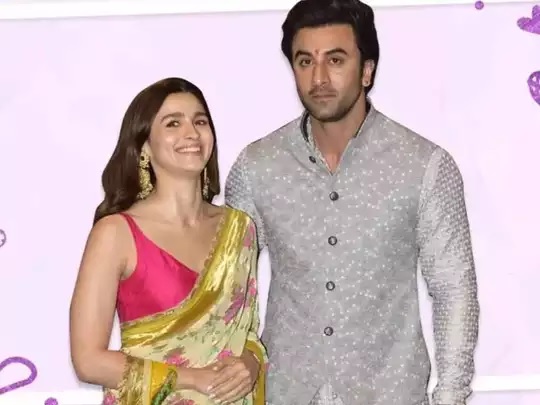 आलिया भट्ट और रणबीर कपूर को करनी थी डेस्टिनेशन वेडिंग, लेकिन इस वजह से मुंबई में हो रही शादी