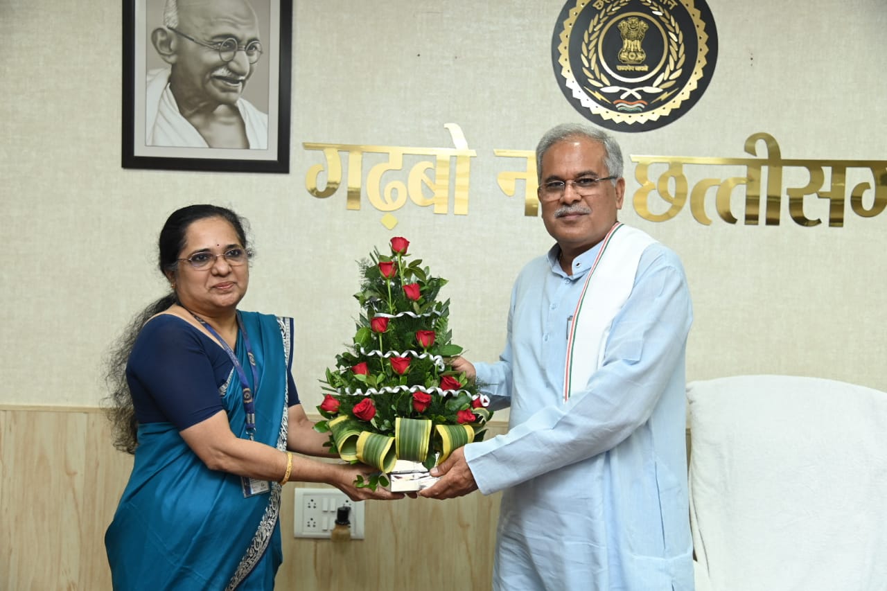 मुख्यमंत्री भूपेश बघेल से आरबीआई रायपुर की नवपदस्थ क्षेत्रीय निदेशक ने की सौजन्य मुलाकात