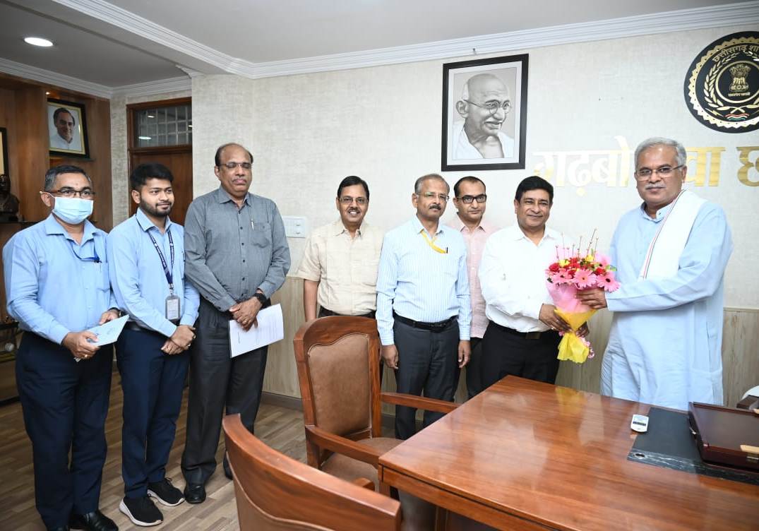 मुख्यमंत्री बघेल से एयरपोर्ट अथॉरिटी ऑफ इंडिया के अधिकारियों ने की सौजन्य मुलाकात