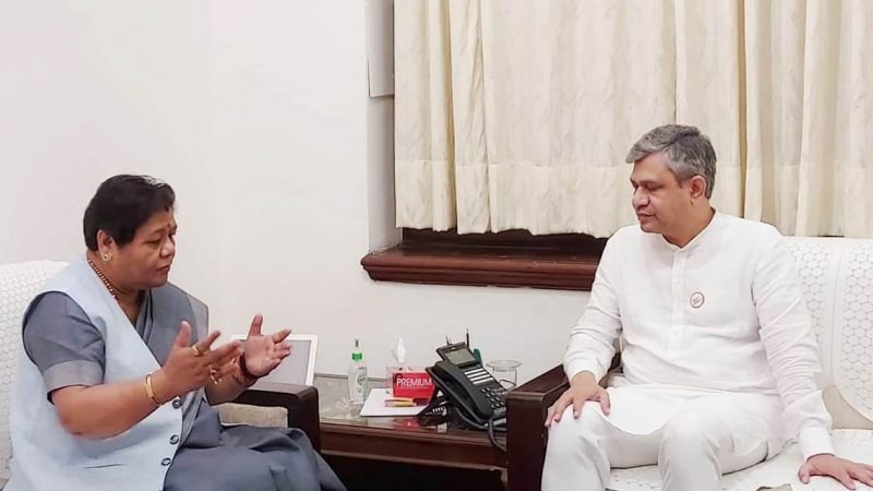 राज्यपाल उइके ने केन्द्रीय रेलमंत्री से की सौजन्य मुलाकातरेल कनेक्टिविटी और यात्री सुविधाओं के विस्तार के संबंध में की चर्चा