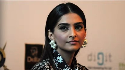 चोरी की खबर सामने आते ही सोशल मीडिया पर वारयल हो रहे मीम्स, यूजर्स बोले- ‘अभी तो पार्टी शुरू हुई है’