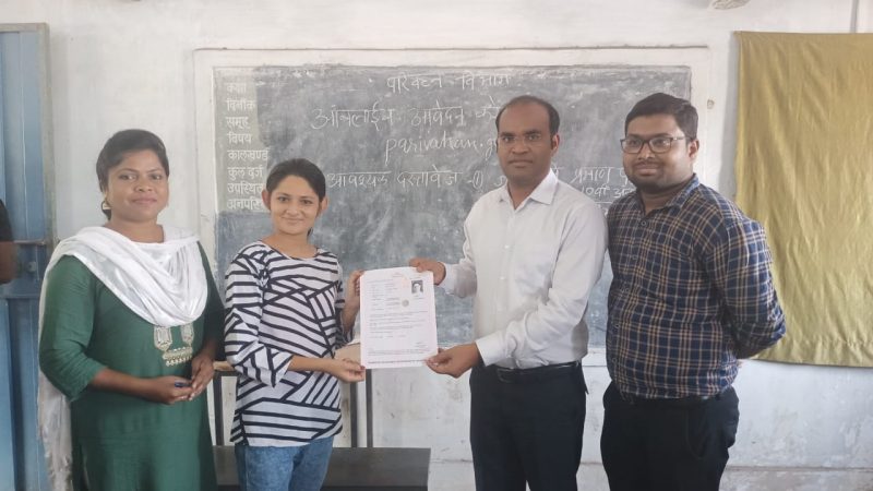 सरकार तुंहर द्वार कार्यक्रम में श्वेता के सपनों को लगे पंख, शिविर स्थल में ही बन गया लर्निंग ड्राइविंग लाइसेंस