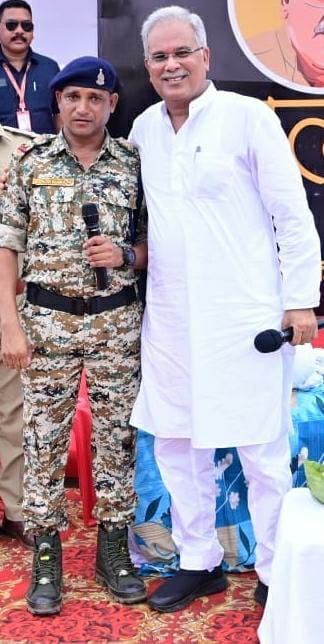 कभी नक्सली कमांडर रहे मड़कम ने कहा : मुख्यमंत्रीजी आपने सड़क, कैम्प और स्कूलों को सुधारकर बदल दी है नक्सल प्रभावित इलाके की तस्वीर