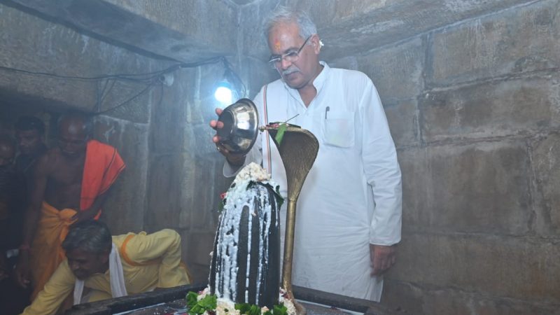 बत्तीसा मंदिर में मुख्यमंत्री ने किये भगवान शिव के दर्शन, दो गर्भगृह हैं मंदिर में