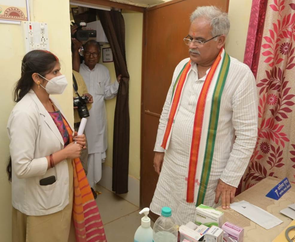 मुख्यमंत्री ने सुमेरपुर में हेल्थ एंड वेलनेस सेंटर का किया मुआयना, स्वास्थ्य केन्द्र में मरीजों को मिल रही सुविधा के बारे में ली जानकारी