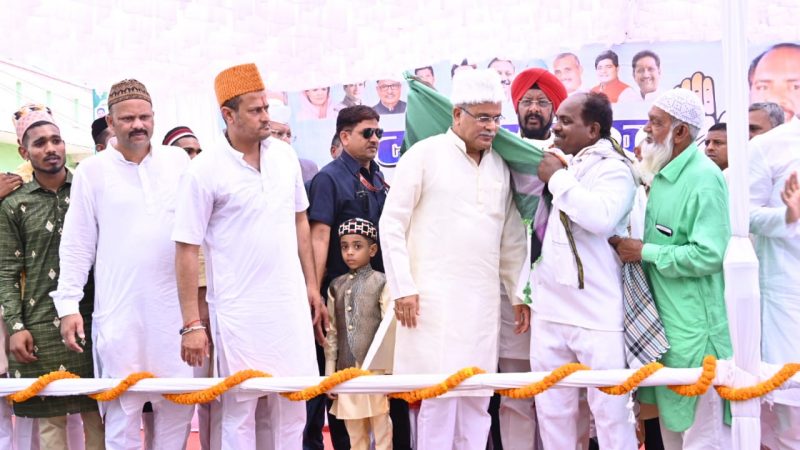 मुख्यमंत्री बघेल ने ईदगाह भाठा पहुंचकर ईबादतगारों को ‘ईद-उल-फितर’ की दी मुबारकबाद