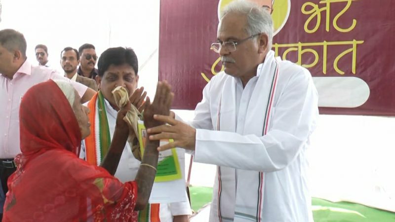 मुख्यमंत्री बघेल ला आशीर्वाद देंत हों, बघेल बहुत बने हे,आज तुरन्त मोर काम हो गे हे