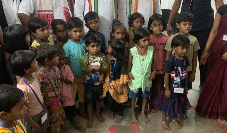 मुख्यमंत्री के साथ फोटो खिंचवाने सुबह से डटी हुई थी साक्षी, जानकारी मिली तो श्री बघेल ने खुद पास जाकर फोटो खिंचवाई, लोगो में CM के साथ सेल्फी लेने की मची होड़