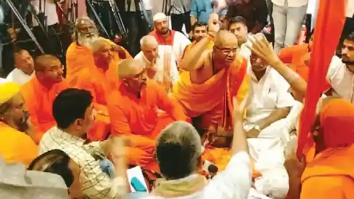 हनुमान की जन्मस्थली तय होने से पहले ही भिड़ गए साधु-संत