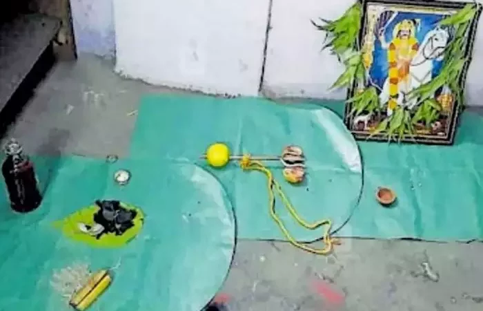 संस्कारी चोर! पहले की पूजा, फिर बैंक से गोल्ड और कैश लूटकर फरार हो गया