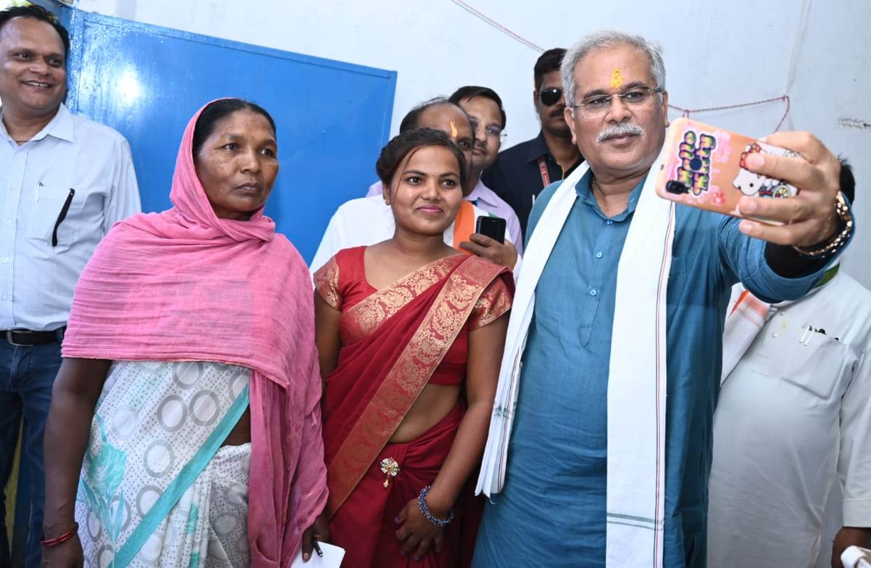गौठान से मिली स्वावलंबन की राह : अण्डा उत्पादन से हुई 8 माह में लगभग ढाई लाख रूपए की आय
