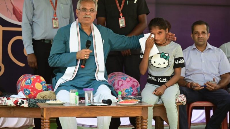 मुख्यमंत्री ने आम जनता के दुख-दर्द दूर करने स्वेच्छा अनुदान के नियमों को शिथिल कर स्वीकृत की राशि