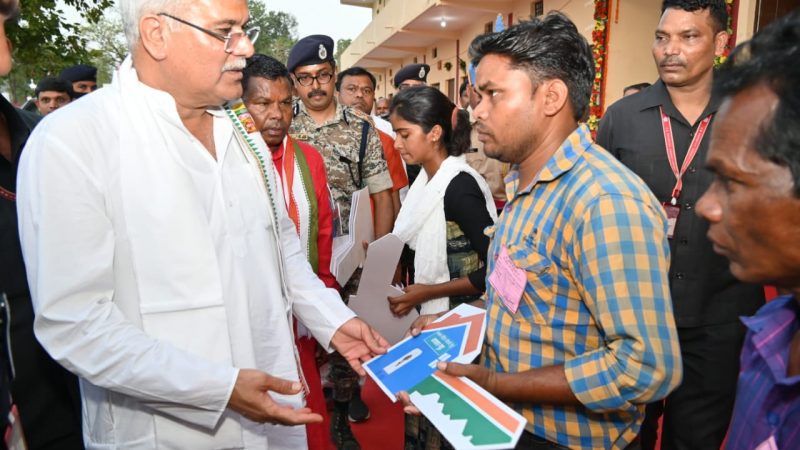 मैं और मां बीते 15 साल तक साप्ताहिक बाजार में मिले…गले लगे और खूब रोये…….वजह