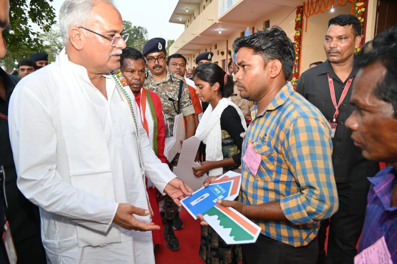 मैं और मां बीते 15 साल तक साप्ताहिक बाजार में मिले…गले लगे और खूब रोये…….वजह