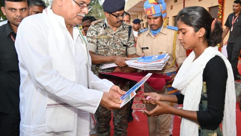 मुख्यमंत्री श्री भूपेश बघेल ने नक्सल पीड़ितों हेतु सर्व सुविधायुक्त आवासीय परिसर का किया लोकार्पण…