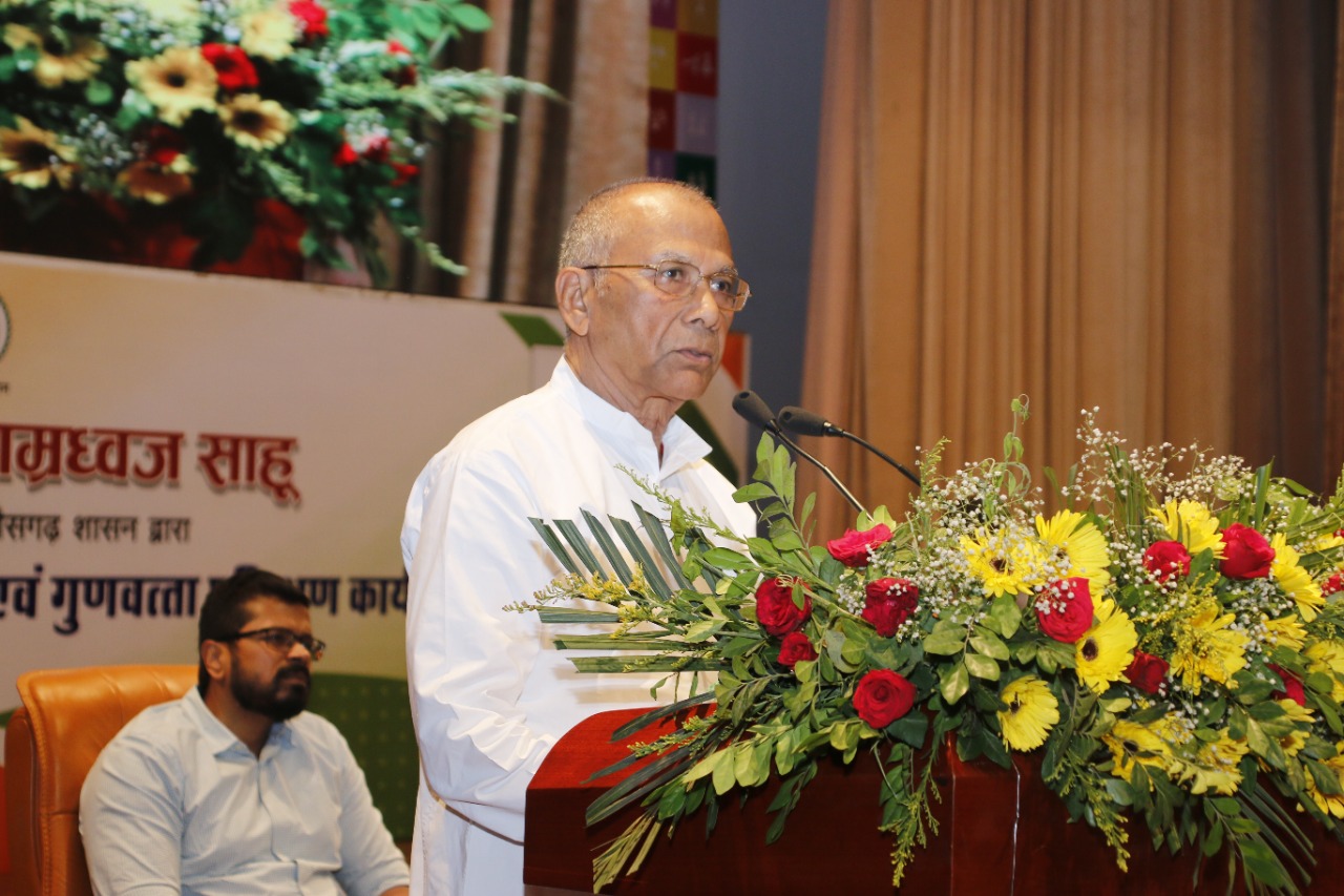 लोक निर्माण के कार्यों में गुणवत्ता का रखें विशेष ध्यान: मंत्री साहू