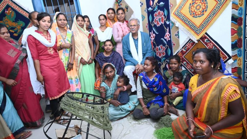 भदोही से बटवाही पहुंची कालीन बनाने की कला