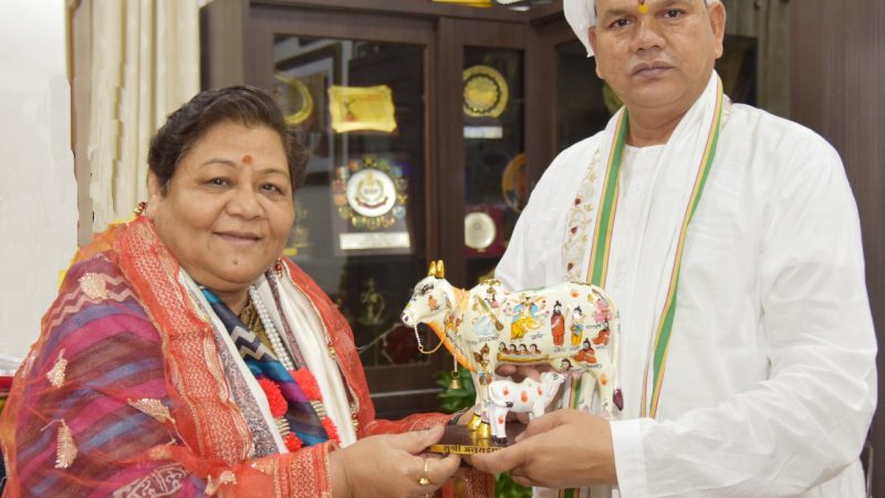 राज्यपाल उइके से रावतपुरा महाराज ने की भेंट