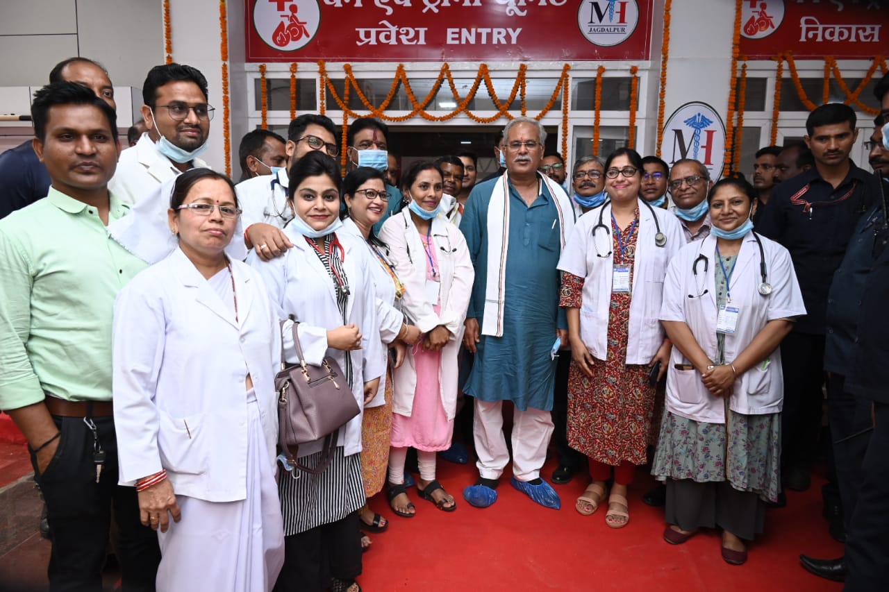 मुख्यमंत्री ने जगदलपुर के महारानी अस्पताल में बर्न यूनिट एवं डी-एडिकक्सन यूनिट का लोकार्पण किया