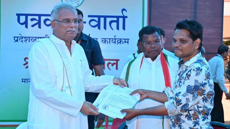 अंग्रेजी भाषा में जाति के नाम का उल्लेख वाले जाति प्रमाण पत्रों के वितरण का शुभारंभ