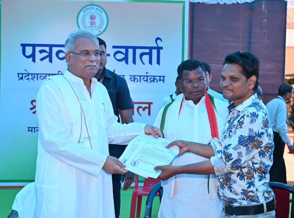 अंग्रेजी भाषा में जाति के नाम का उल्लेख वाले जाति प्रमाण पत्रों के वितरण का शुभारंभ