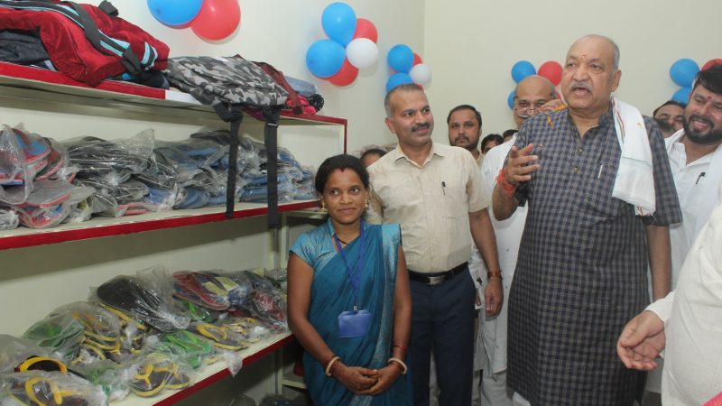 ग्रामीण स्तर के देशी प्रॉडक्ट को शहरों में मिलेगा बड़ा बाजार… कृषि मंत्री चौबे ने बेमेतरा में किया सी-मार्ट का शुभारंभ