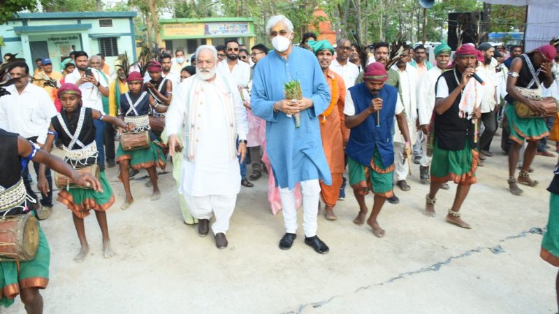 स्वास्थ्य मंत्री  सिंहदेव ने भीमा कोटेश्वर मंदिर में पूजा-अर्चना कर मांगा आशीर्वाद