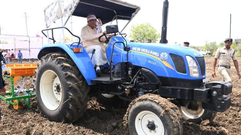 अक्ती तिहार में दिखा  बघेल का किसनहा अंदाज