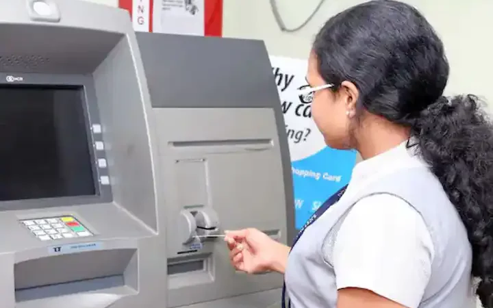 अब ATM से निकाल सकेंगे बिना कार्ड के कैश, लागू हुआ RBI का नया नियम