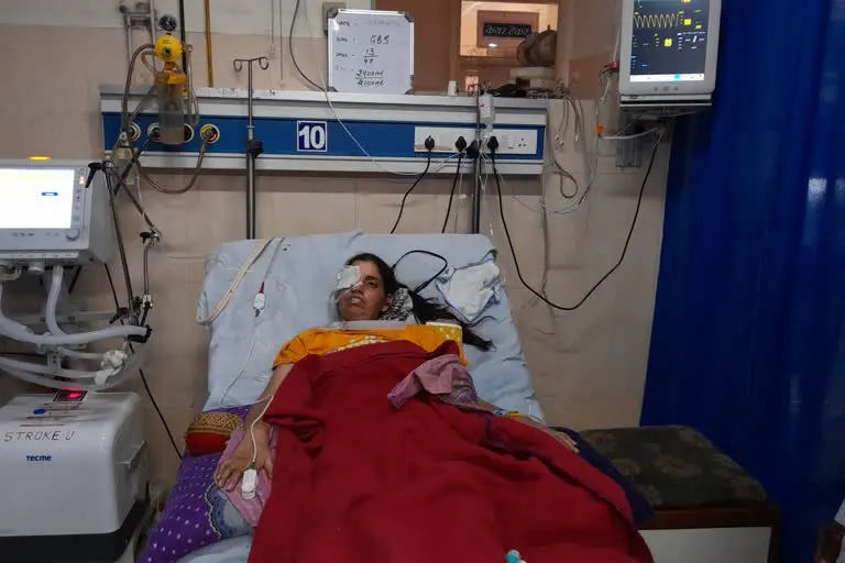 -राजस्थान के कोटा में सरकारी अस्पताल की लापरवाही… चूहे ने कुतरी आंख, महिला की पलक के किए दो टुकड़े