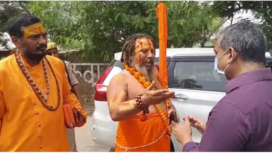 ताजमहल में फिर पूजा करने पहुंचे परमहंस, पुलिस ने रोका तो आमरण अनशन किया शुरू