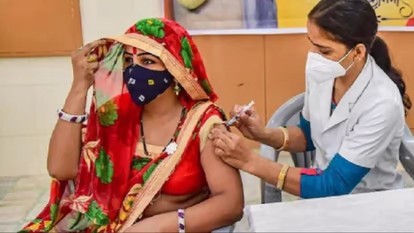 सुप्रीम कोर्ट : टीकाकरण के लिए बाध्य नहीं किया जा सकता, वैक्सीन नहीं लगवाने वालों पर रोक वापस लें राज्य