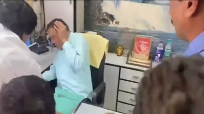 पुणे में भाजपा नेता अंबेकर को मारा थप्पड़, वीडियो वायरल, पवार के खिलाफ की थी पोस्ट