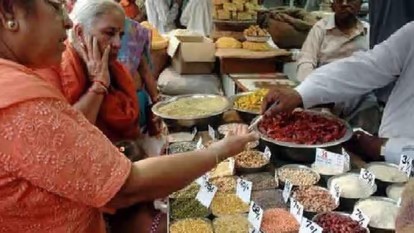 महंगाई का एक और जोरदार झटका, थोक महंगाई अप्रैल में बढ़कर 15 फीसदी के पार निकली