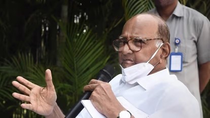 एनसीपी प्रमुख शरद पवार के मंदिर के अंदर न जाने पर विवाद, पार्टी ने कहा- उन्होंने खाया था नॉनवेज