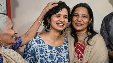 UP की श्रुति शर्मा बनीं UPSC टॉपर, बताया कैसे की पढ़ाई; सक्सेस का मंत्र