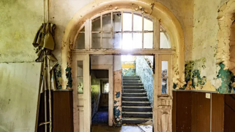 घर के इन 3 कोनों में छिपी होती है गरीबी, आज ही सुधार लें अपनी ये गलतियां