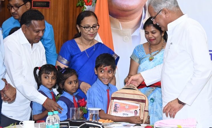 मुख्यमंत्री ने किया शाला प्रवेश उत्सव का शुभारंभ