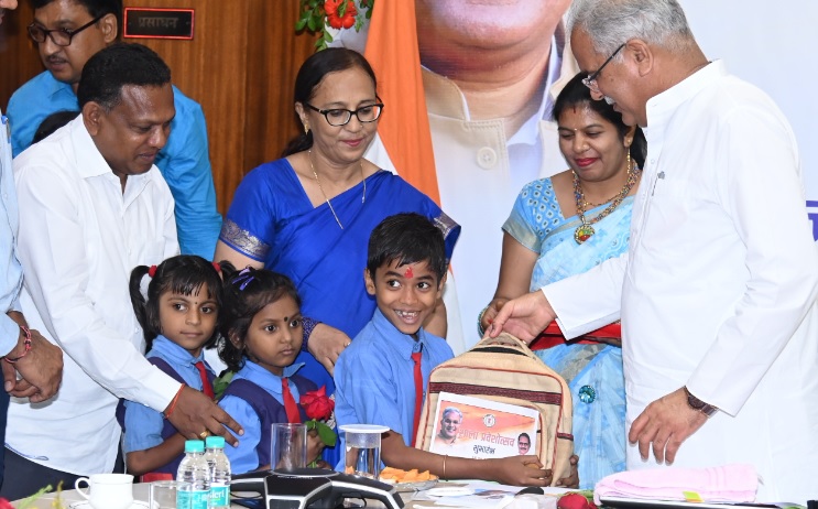 मुख्यमंत्री ने किया शाला प्रवेश उत्सव का शुभारंभ