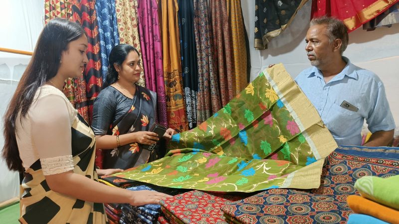 जगार-2022′ में उमड़ा खरीदारों का हुजूम