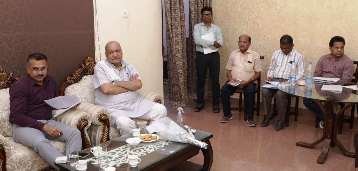 अधिकारी खाद-बीज के वितरण व्यवस्था पर रखे कड़ी निगरानी : कृषि मंत्री चौबे