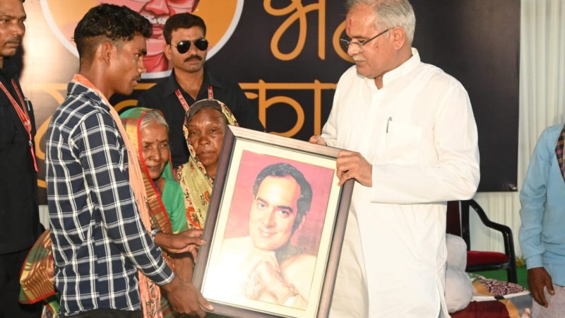 विशेष लेख : सवा सौ फीट का पेड़ बन चुका पूर्व प्रधानमंत्री स्व. राजीव गांधी के द्वारा भेंट किया पीपल का पौधा